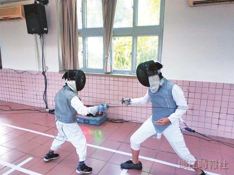 學生大代誌西洋劍社牽起小手擊劍