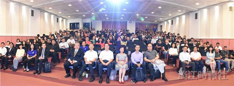EMBA開學 200人齊聚