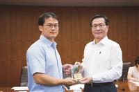 第162次行政會議葛校長推八大素養證書