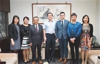 香港經貿辦事處來校拜會 探訪港生