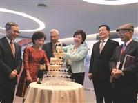Homecoming Day校友處香檳相迎