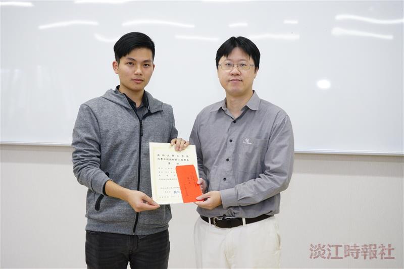 化材系頒發獎學金 肯定學生優異表現