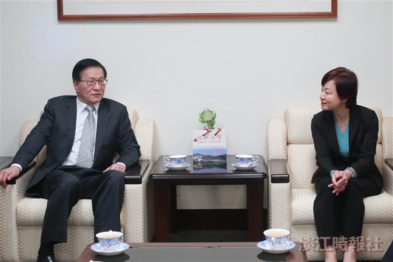會見澳門經濟文化處主任