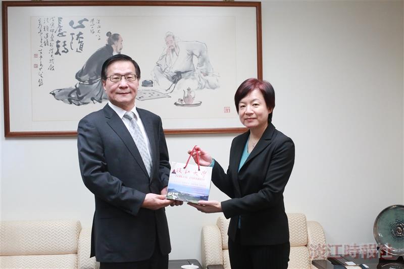 會見澳門經濟文化處主任
