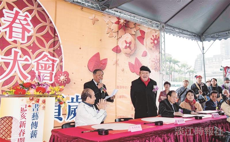 新春開筆 張炳煌顧重光府前揮毫