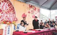 新春開筆 張炳煌顧重光府前揮毫
