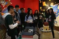文化週：海報街擺攤與黑天鵝展覽