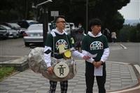 文化週：海報街擺攤與黑天鵝展覽