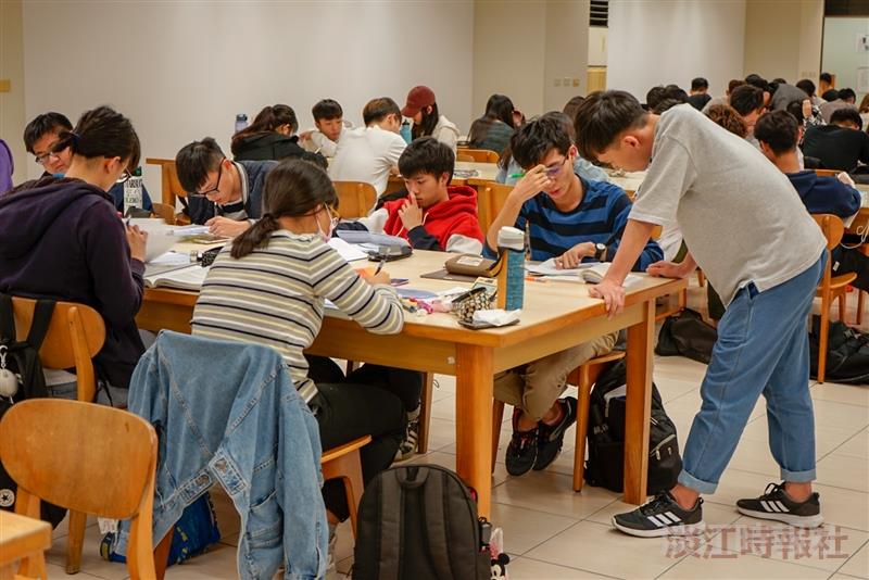圖書館溫書趣