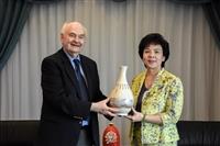 管科系熊貓講座講者拜會葛校長、拜訪董事長