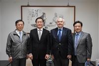 管科系熊貓講座講者拜會葛校長、拜訪董事長