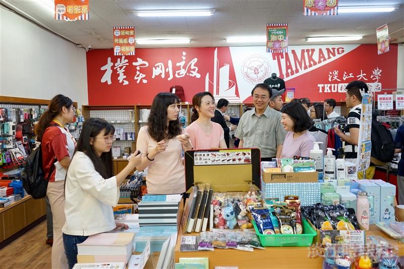 麗文書局開幕