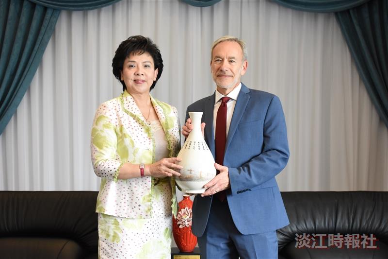 國際學院熊貓講座