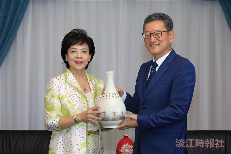 熊貓講者 Dr. Yong Jin Kim 拜訪校長＆董事長