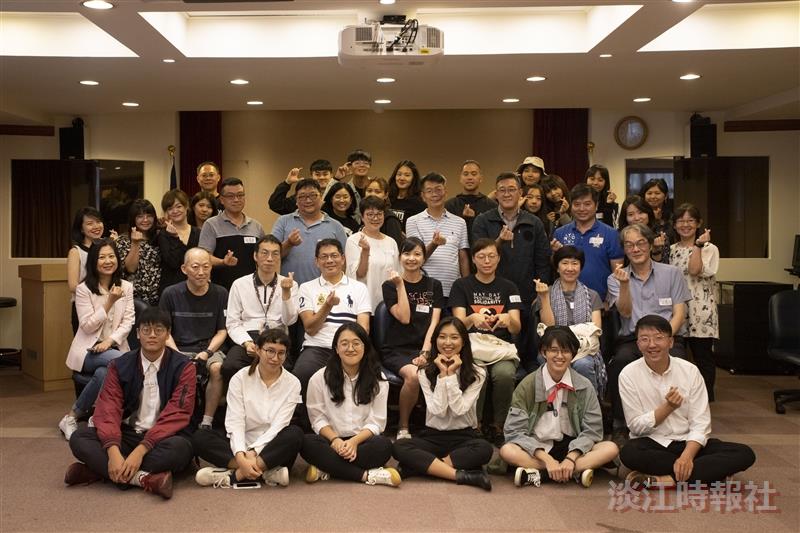 大傳系系友會回娘家 交流近況