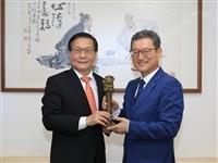 熊貓講者 Dr. Yong Jin Kim 拜訪校長＆董事長