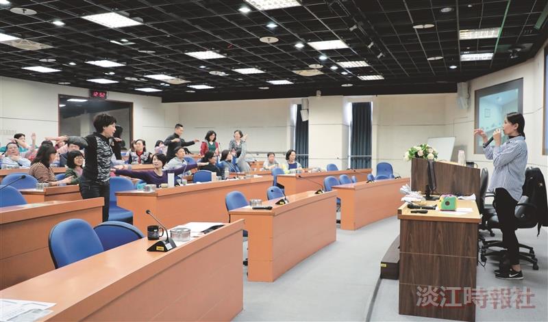 「教學創新獎勵成果：樂趣化教學融入體育課程經驗分享」由學動組郭馥滋分享