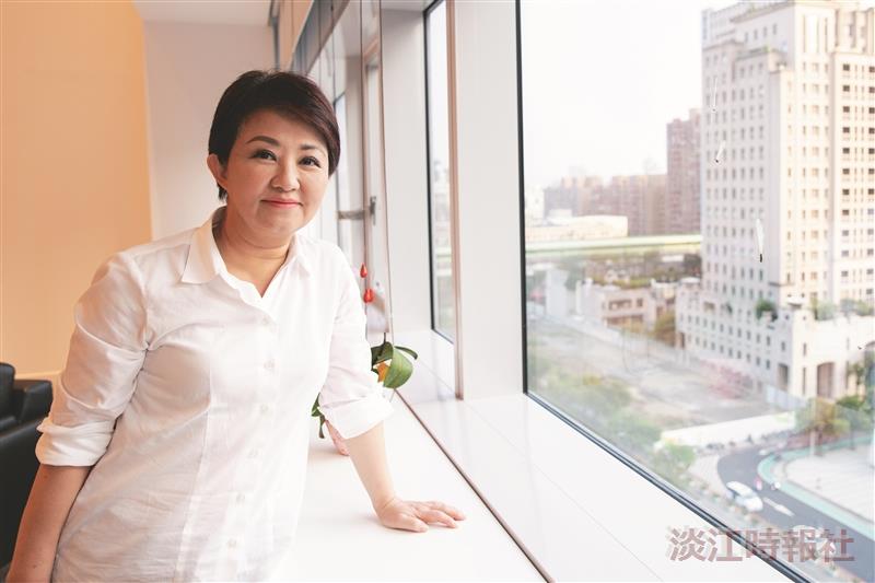 第33屆金鷹獎得主 臺中市市長 戰略所校友盧秀燕