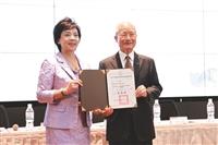 陳定川校友首位名譽博士