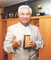 世界校友總會總會長陳進財登上今週刊封面人物