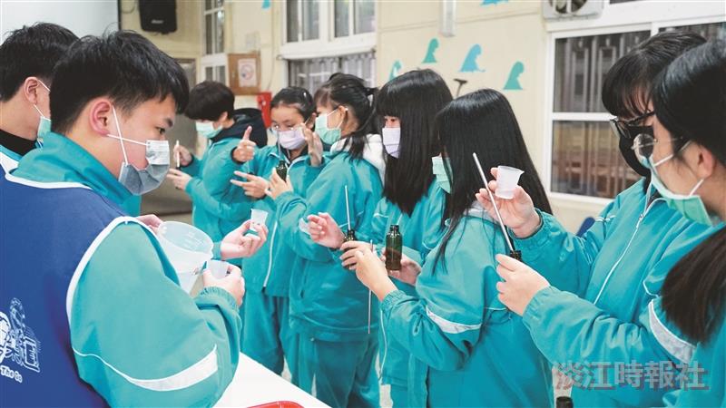 化學車遊進萬里 寓教學於防疫