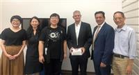 經濟系率團訪澳洲姊妹校 探視本校生