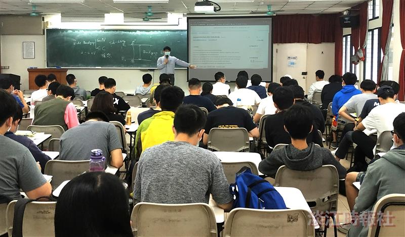教發組觀課交流-電機系副教授施鴻源「半導體元件」