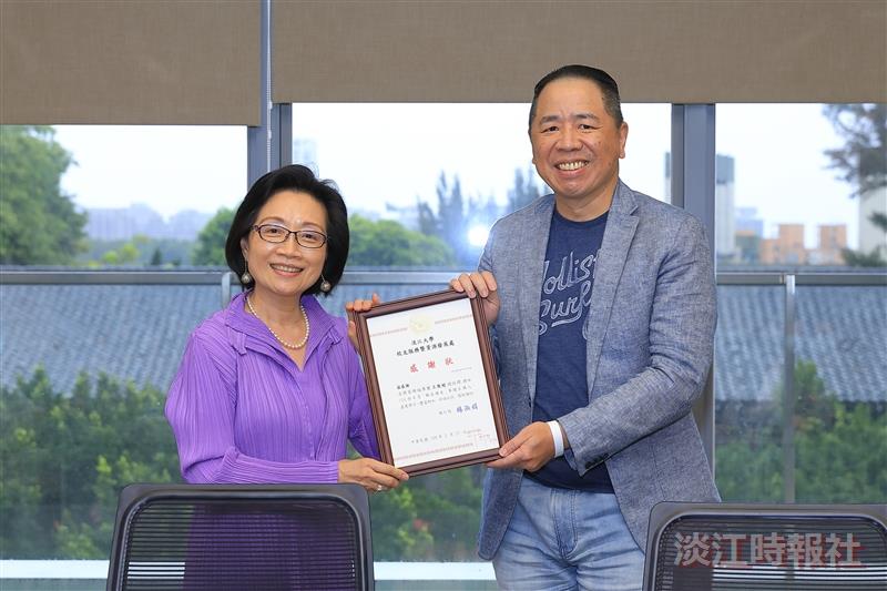 優秀校友王俊超(法商家樂福台灣區總經理)演講