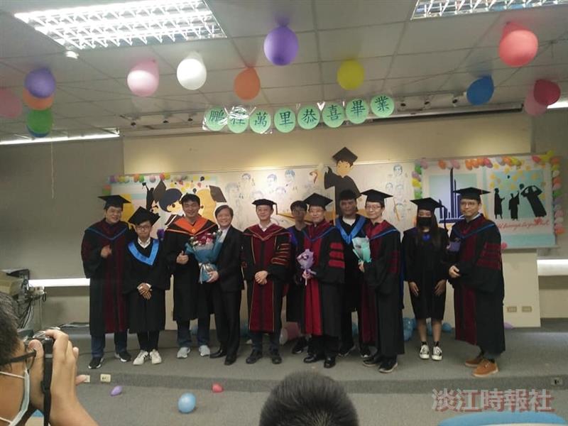 資工系自辦畢典 校友張榮貴勉學習不中斷