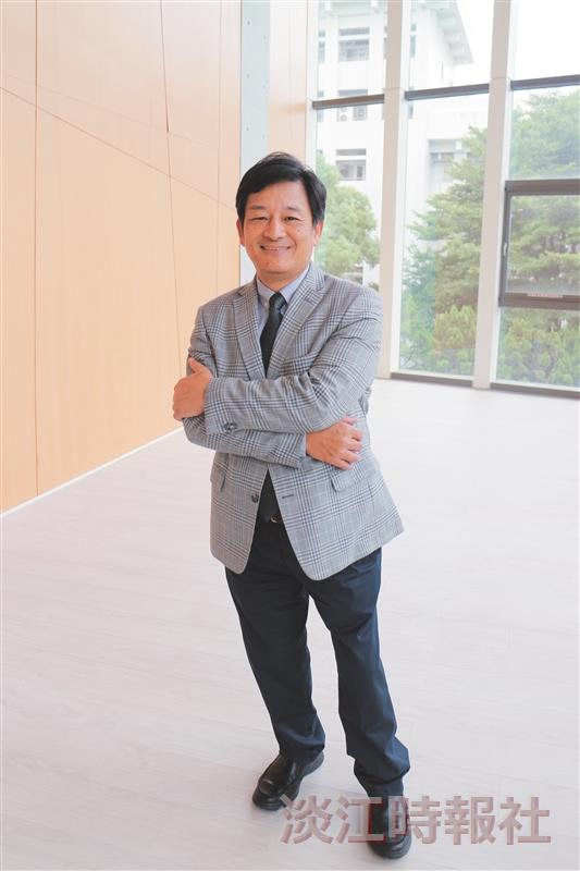 校友服務暨資源發展處執行長彭春陽