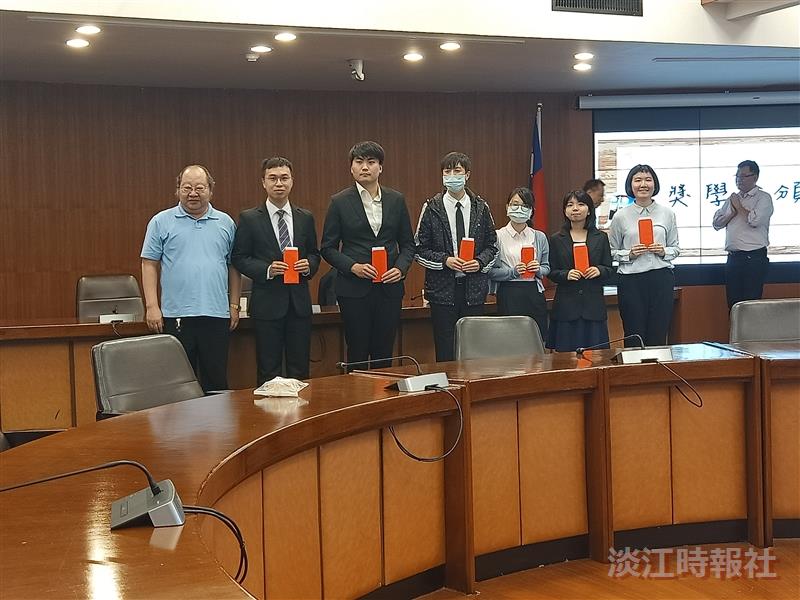 70週年校慶 日文系頒發獎學金