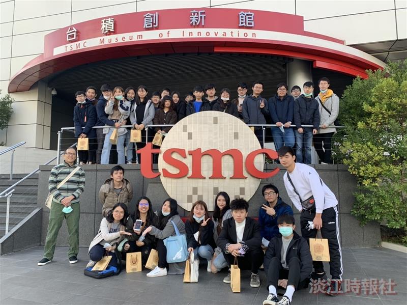 莊程豪帶領同學參觀台積創新館及同步輻射中心