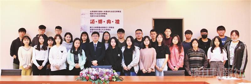 生輔組頒6獎學金30同學受惠