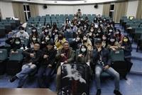 淡江之聲邀請角頭音樂張四十三講座，主題：《我不流行二十年》