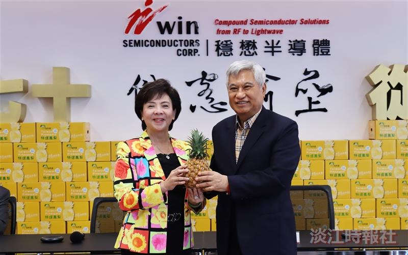 陳進財校友喜送旺來 學生嘗鮮All Pass金鳳梨