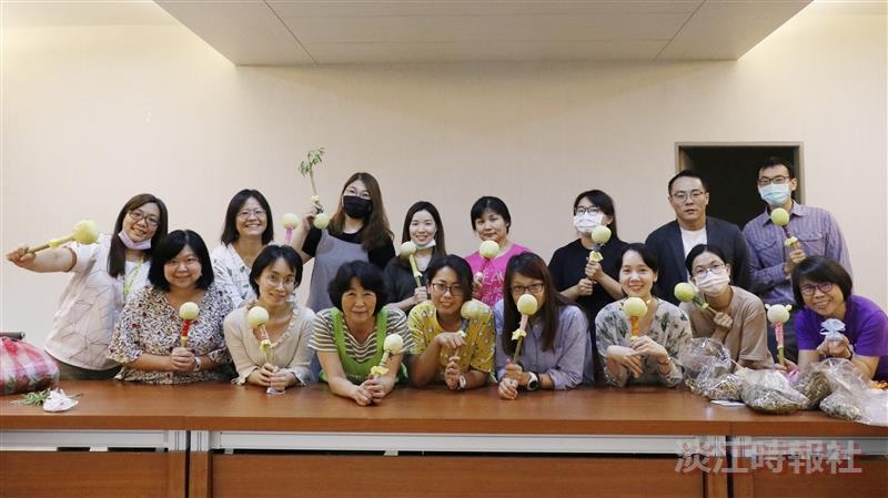 諮輔中心植想陪伴你 實作青草養生槌紓壓