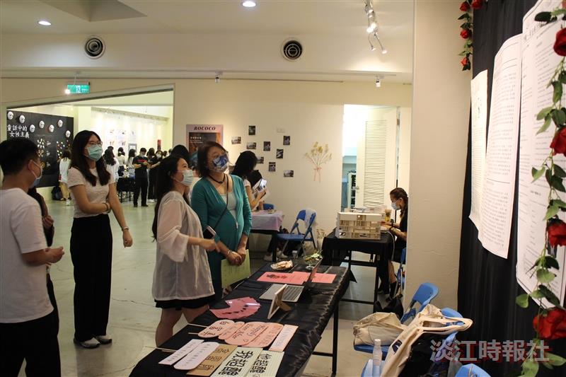 法文系109學年度頂石課程畢業專題展