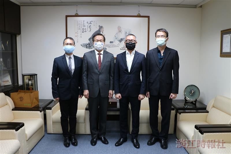 土木系校友、榮成紙業董事長鄭瑛彬蒞校 推永續發展產學合作