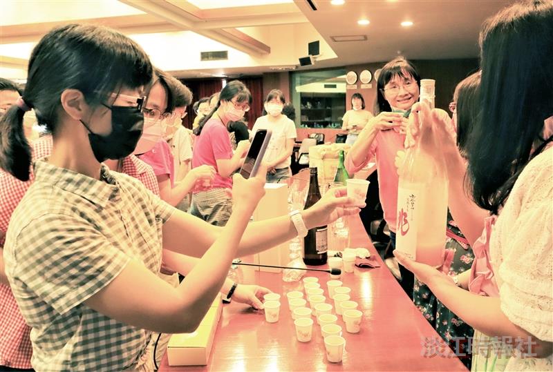 女聯會舉辦演講活動，主題「 東瀛的瓊漿玉液 」，主講者日文系教授彭春陽