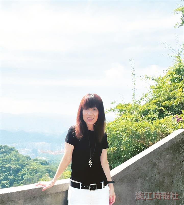 110學年度新任二級主管介紹-註冊組組長周依蒨