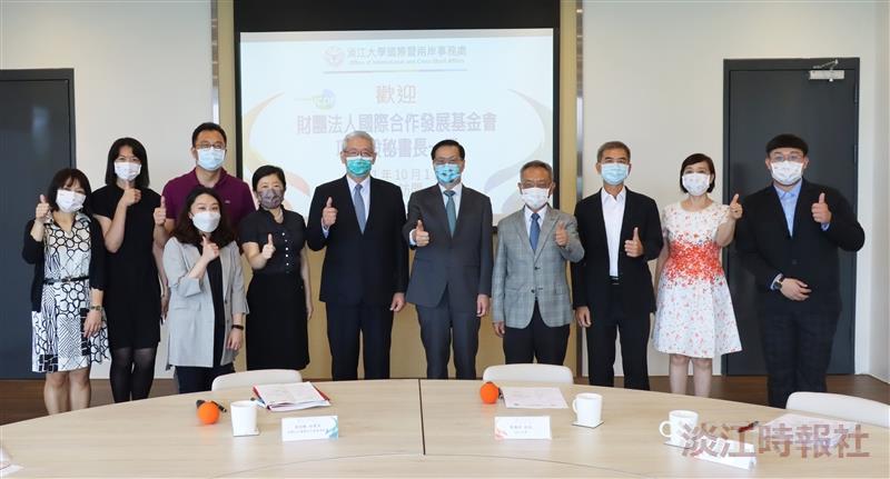 本校與國合會簽訂MOU 共同推動學生國際服務