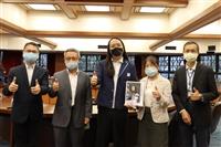 文學院邀請行政院政務委員唐鳳主講：數位思維與新創人文