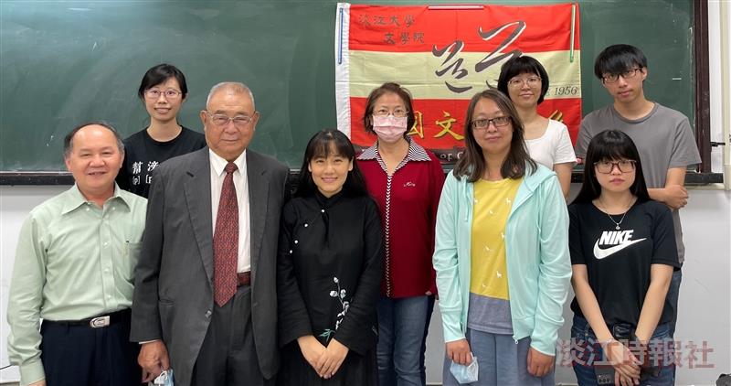 中文系系友回娘家