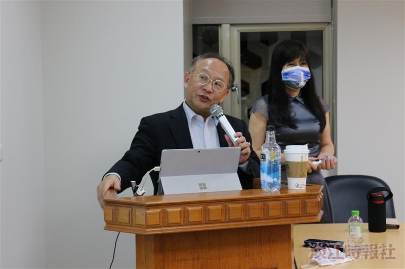 低碳排放為世界趨勢　黃正忠呼籲臺灣將面臨挑戰
