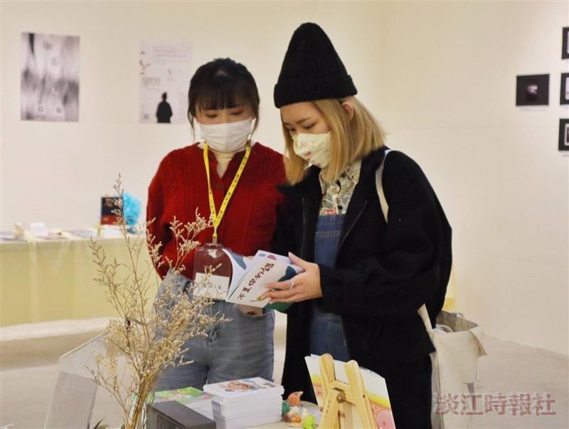 中文系於黑天鵝展示廳舉辦成果展