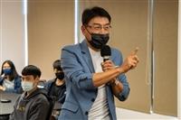 歷史系邀請謝震武律師演講