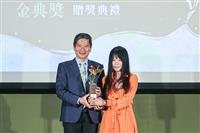 大傳系友鍾文音 榮獲臺灣文學獎「金典獎」年度百萬大賞