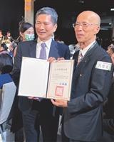 推展文化獲肯定 呂慶龍 獲文協獎章