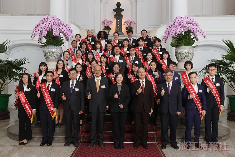 博士周克行 碩士馬蘭獲崇越論文大賞優等獎 總統接見勉勵