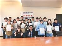 生輔組頒發6獎學金 31位同學受惠
